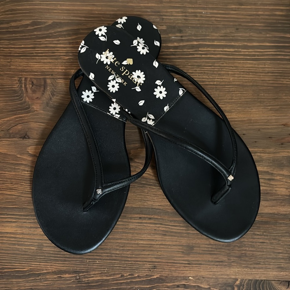 •Kate Spade Flip Flops •